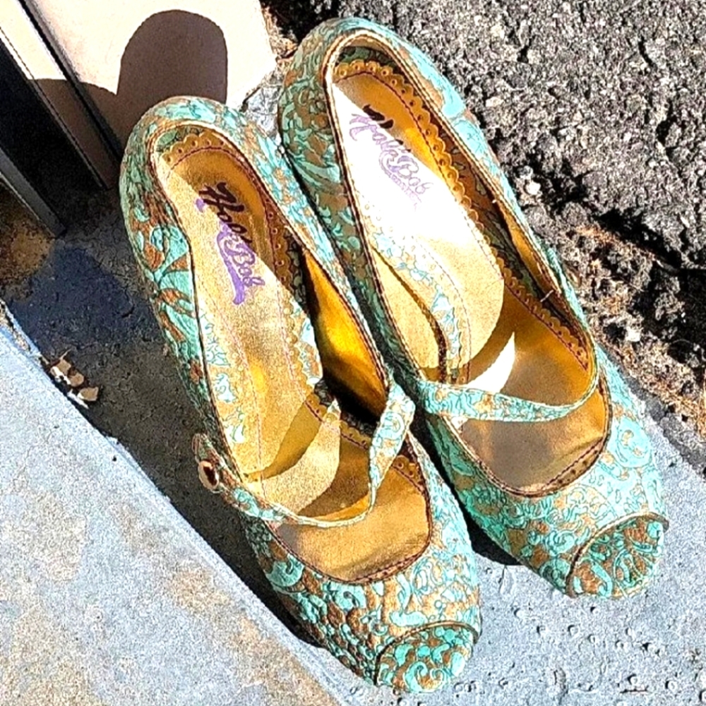 heels size 8 Hale Bob's